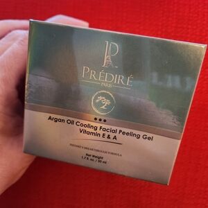 Predire Argan Oil Cooling Facial Peeling Gel - Green